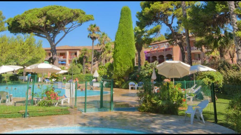 Entre Mer Et Piscine Hyères Exterior foto